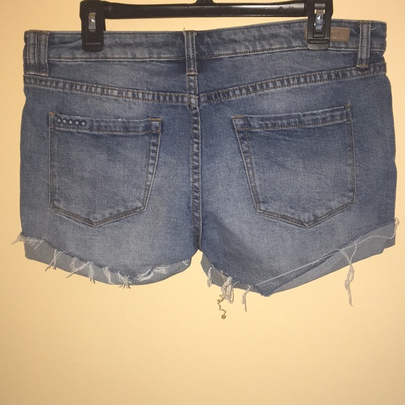 Brand New Blank NYC Jean shorts - Picture 2 of 3